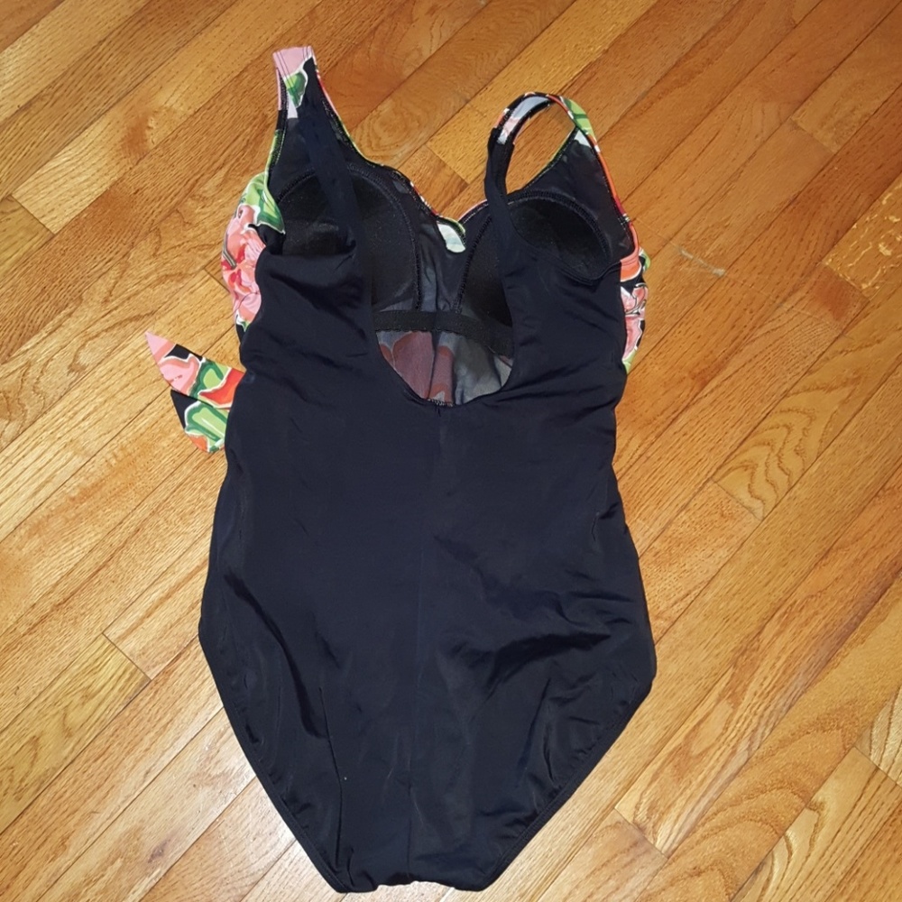 Bathing suit - Picture 2 of 4